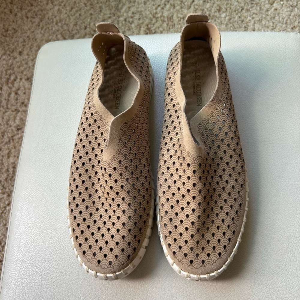Ilse Jacobsen Tan Tulip Scallop Pattern Laser-Cut Slip-on Loafer Size 39 EU/9 US